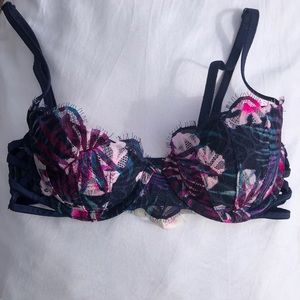 BOGO free all bras on my page - VS PINK date bra in floral✨